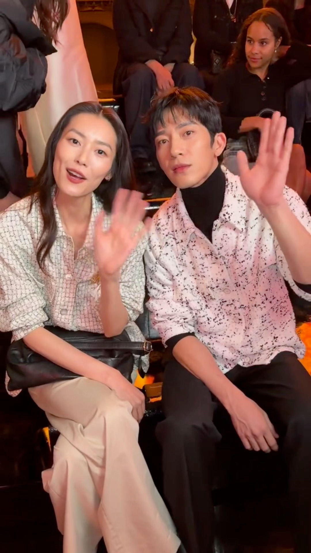 刘雯 井柏然合体亮相香奈儿大秀巴黎时装周 ​​​
