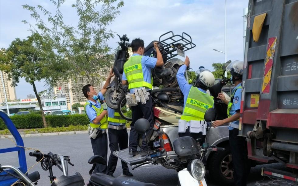 交警一般无权随意没收电动车，日常执法中多为“扣留”，但特定违法情形下可依法收缴（