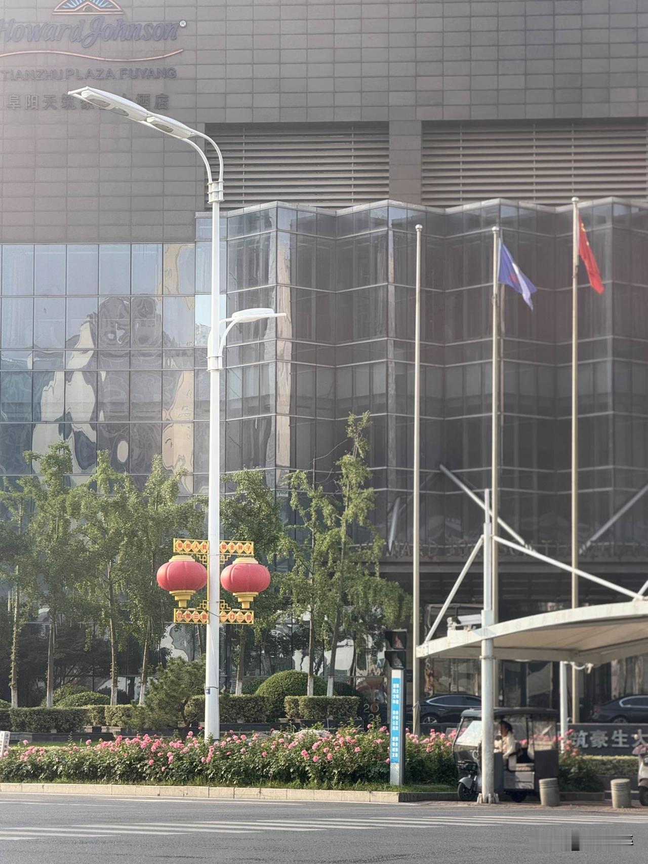 为什么内需提振不起来？钱都去哪儿了？
无数人辛苦打拼，内需却始终难以提振。
常年