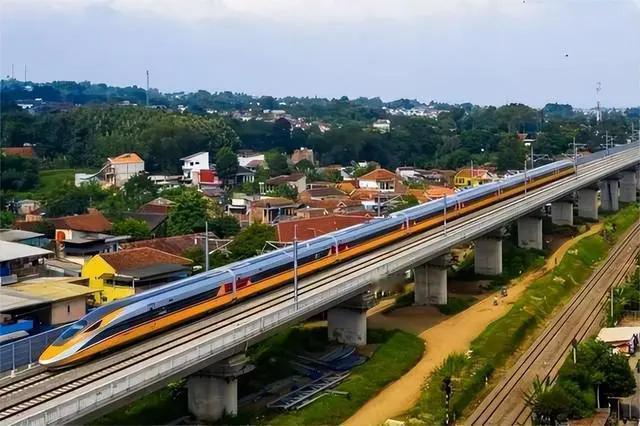 这戏码也没法按剧本演下去了。
12月25日，越南最大企业集团Vingroup宣布