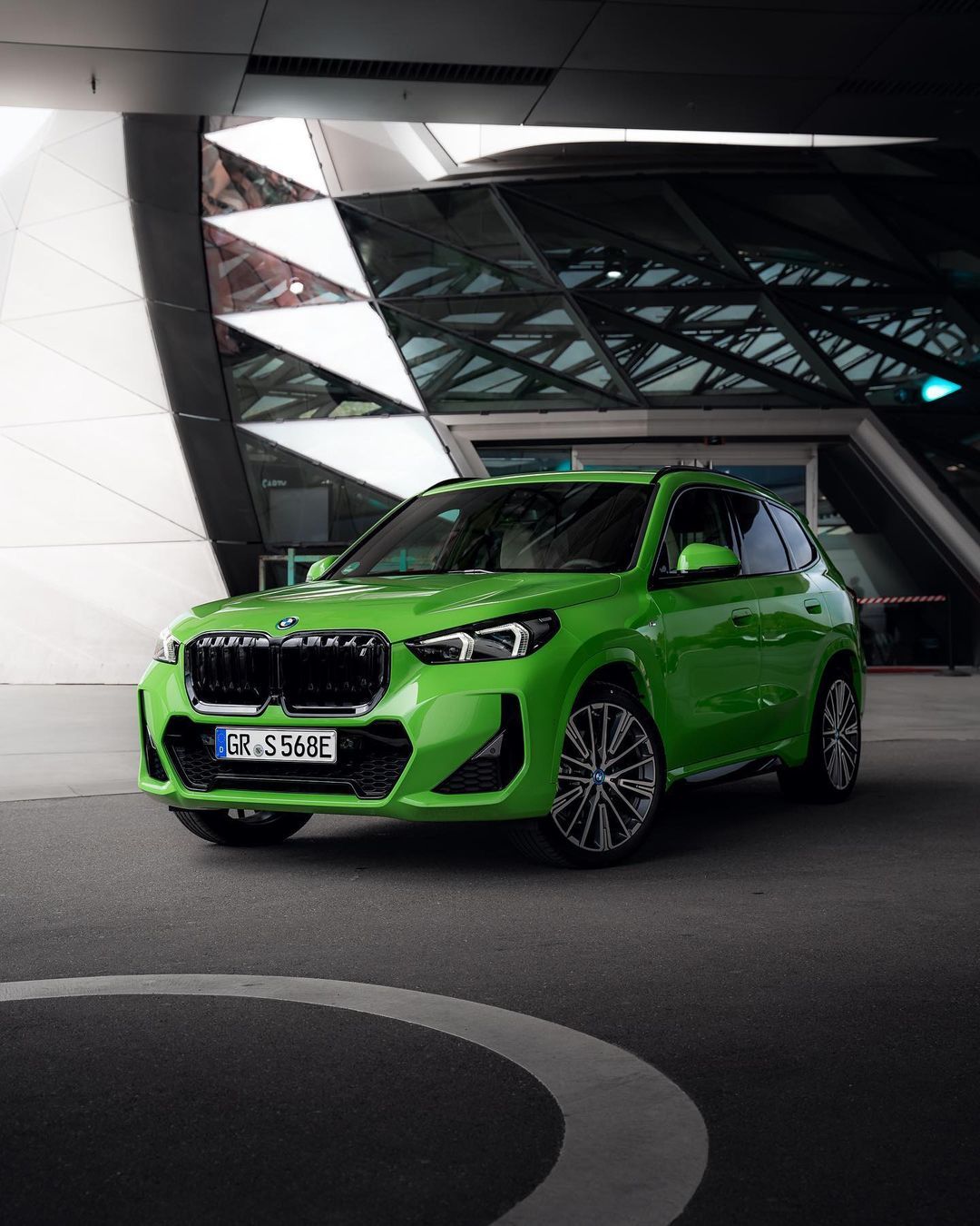 BMW X1，这个绿色+黑化中网确实好看！#宝马X1##car时尚##新车速评#