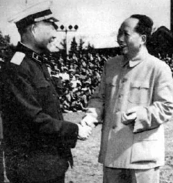 1949年毛主席在接见肖劲光时谈及往事，主动说以往在延安时期自己是靠肖劲光吃饭的