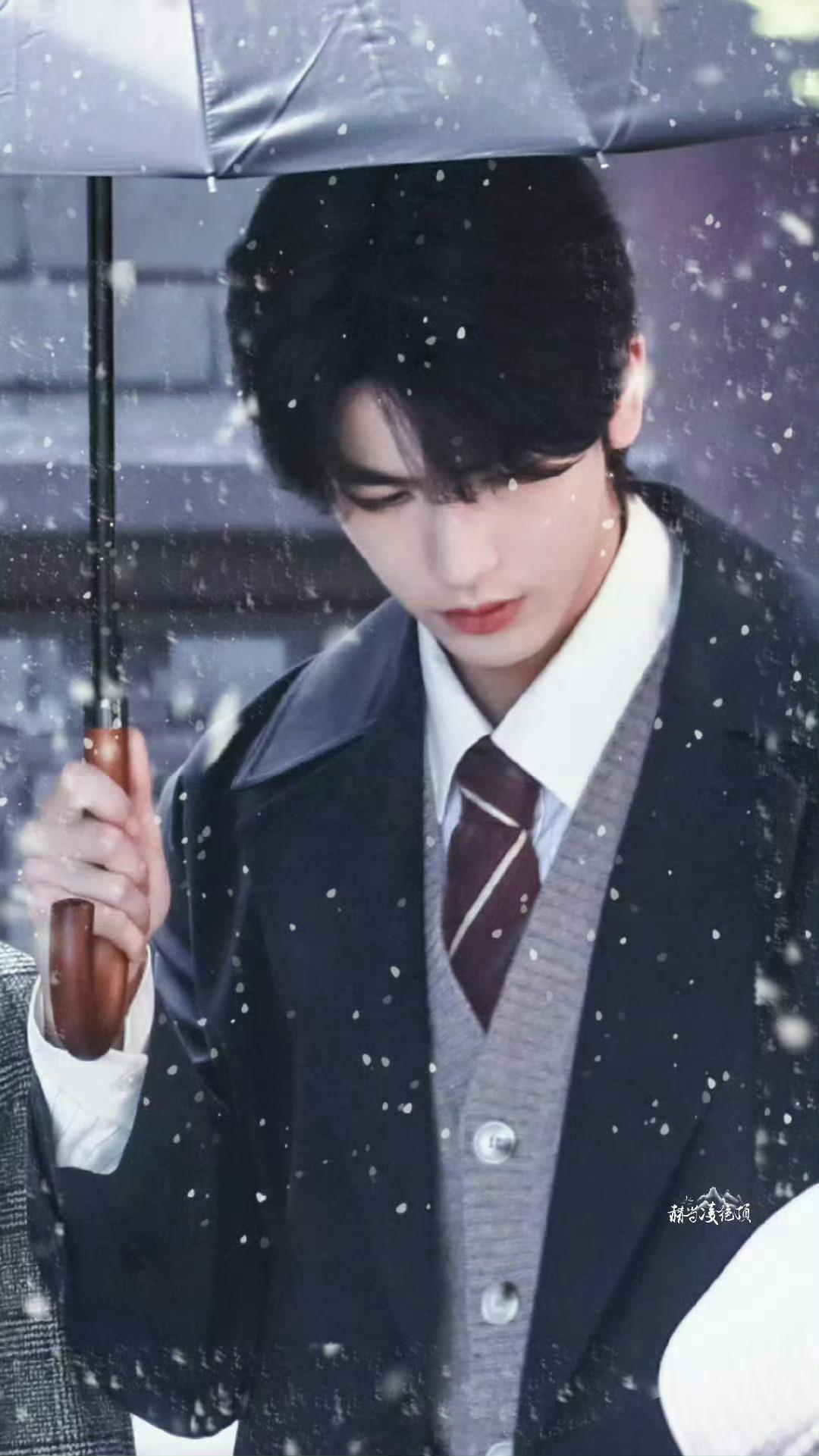 张凌赫王楚然 南方的艳阳里大雪纷飞快快把这个这一秒过火 端上来吧！名场面两个手已