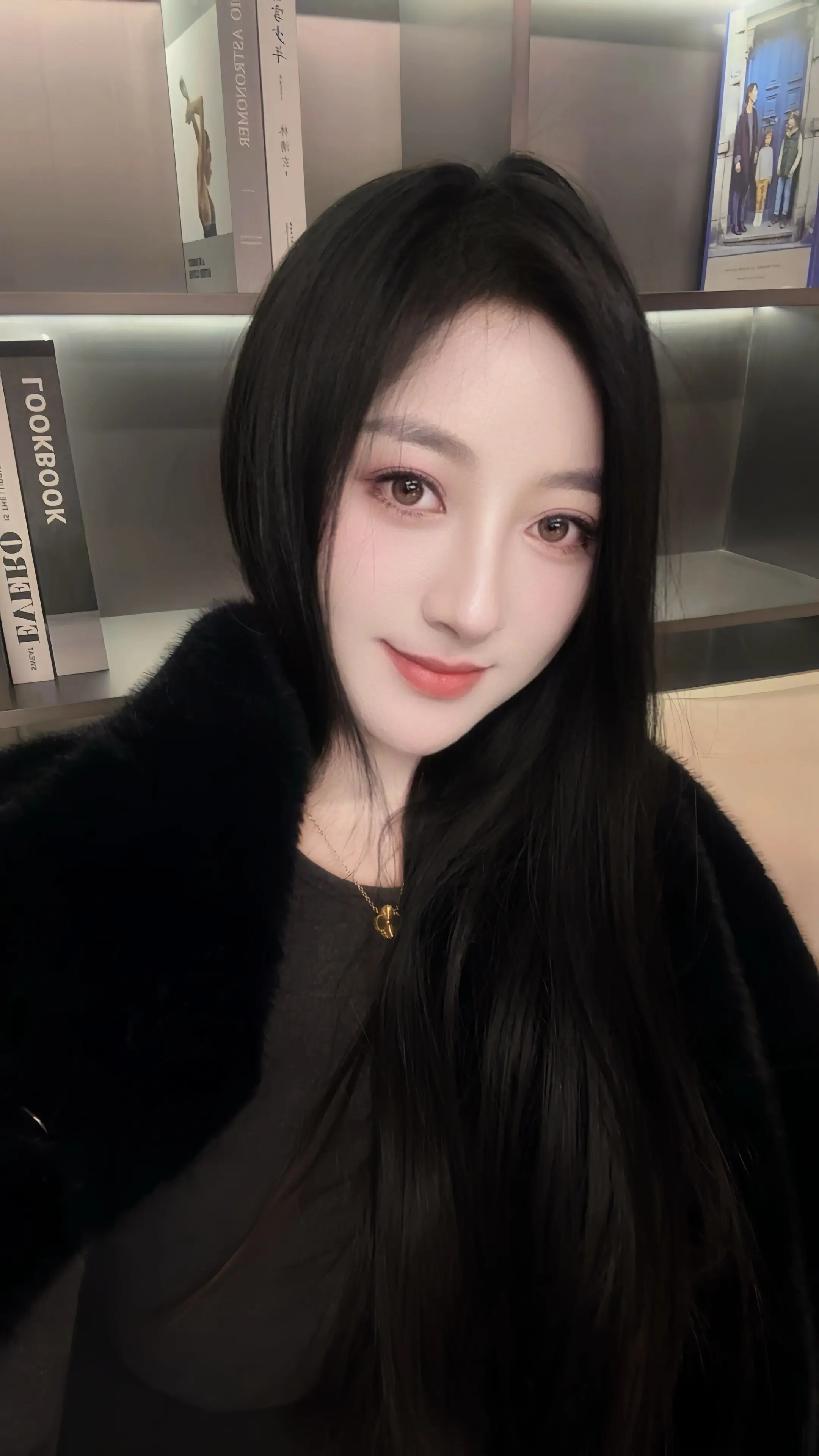 在这个得吃的社会 我的纯爱就像个笑话