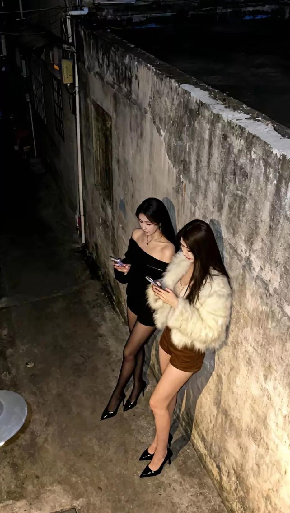 “美丽经济”领域这几年也同样是“内卷”的很厉害，过去游走在华理灯影里面的妙龄女郎