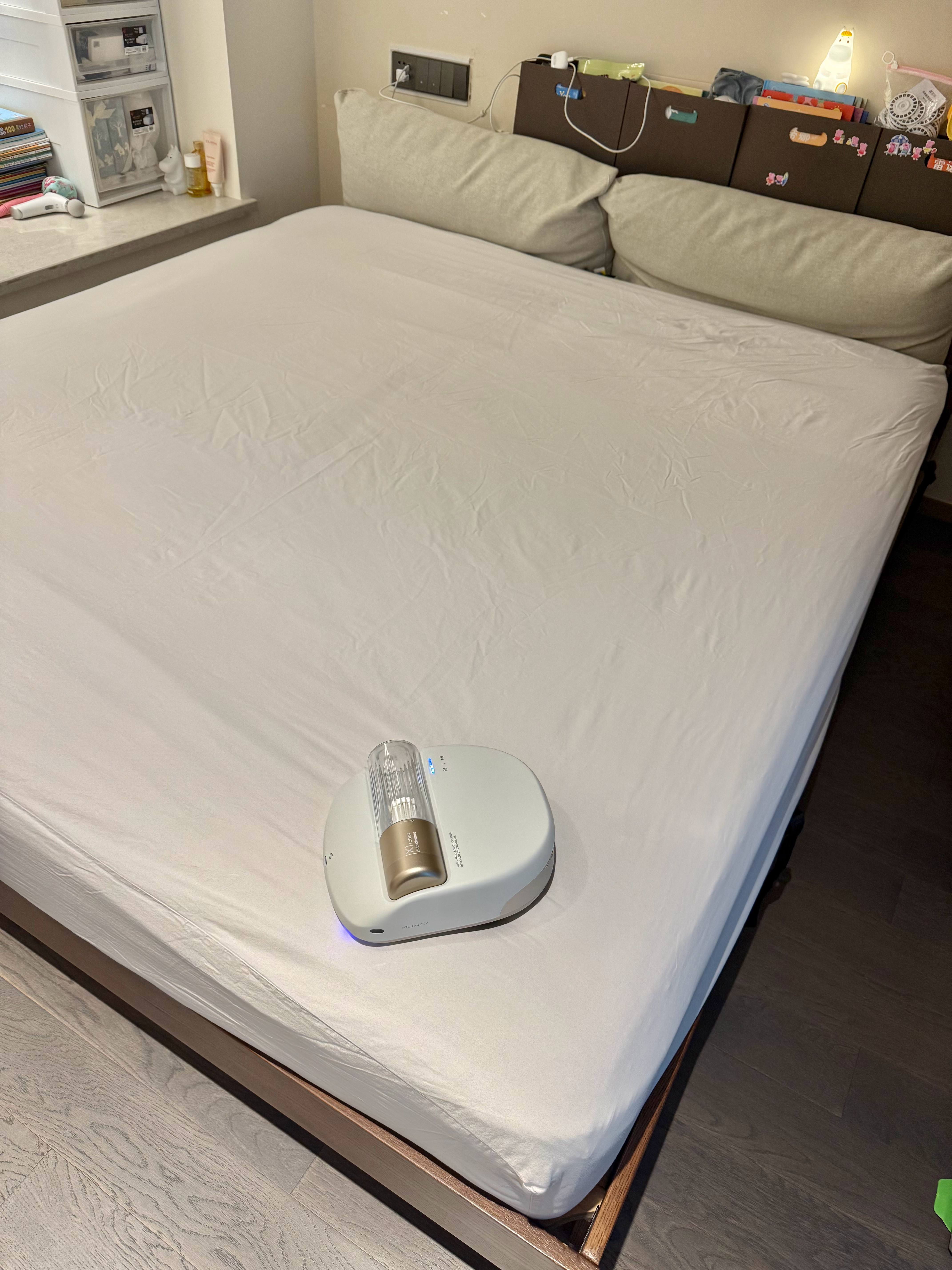 昨天偷懒了没换床品，今天换了，因为防水层那晚洗了之后一直没铺上去，我每天睡觉都提