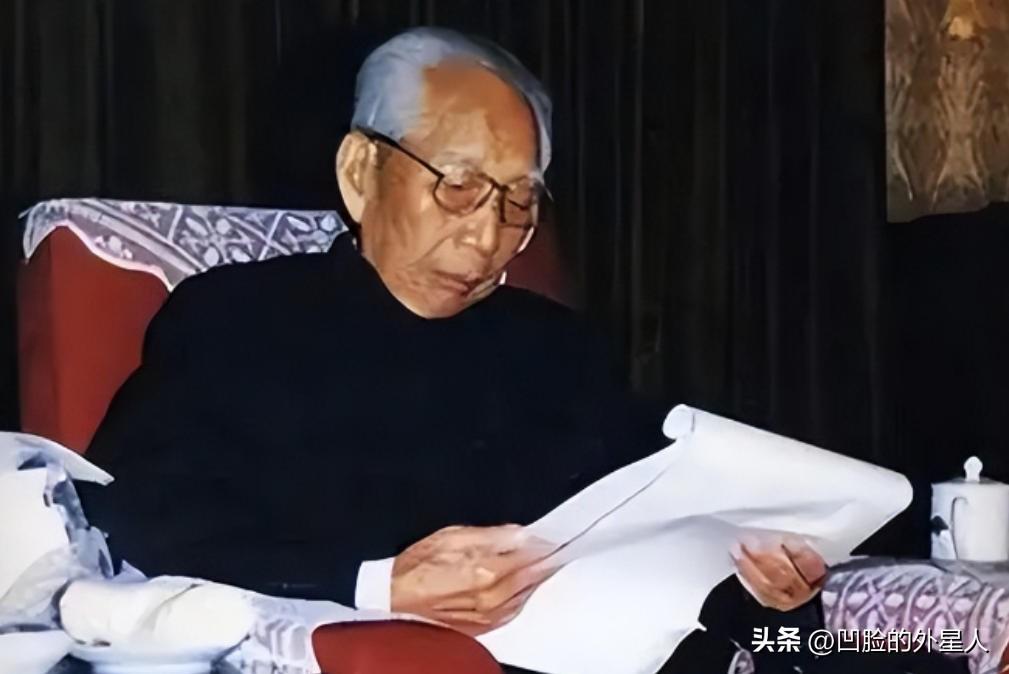 王震将军在他逝世前也感觉到世道不对了，向后人留下三句话：第一句是：“谁反对毛主席