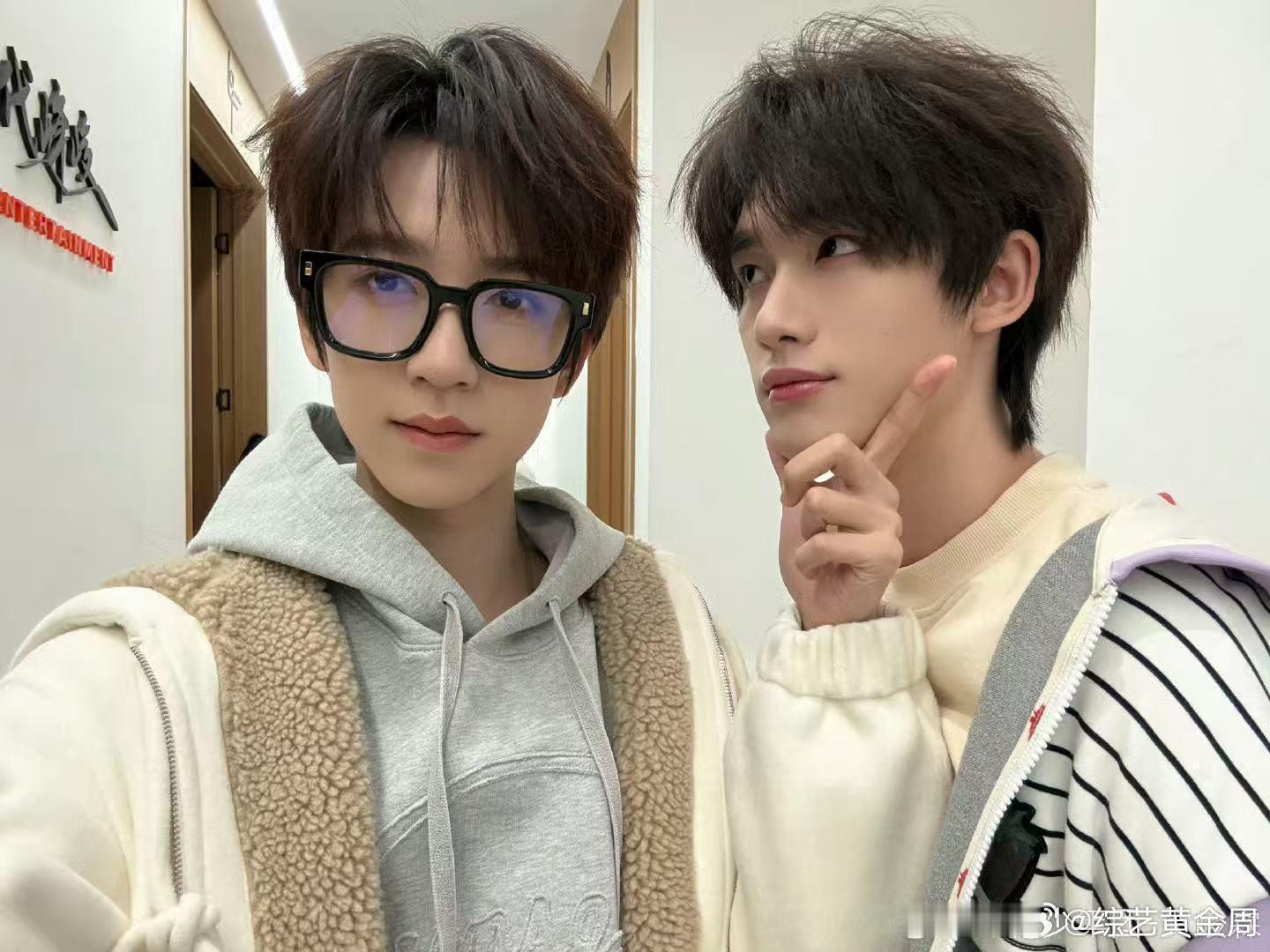 丁程鑫说时团是工作生活中不可或缺的丁程鑫严浩翔比24 时光不老，我们不散，小丁2