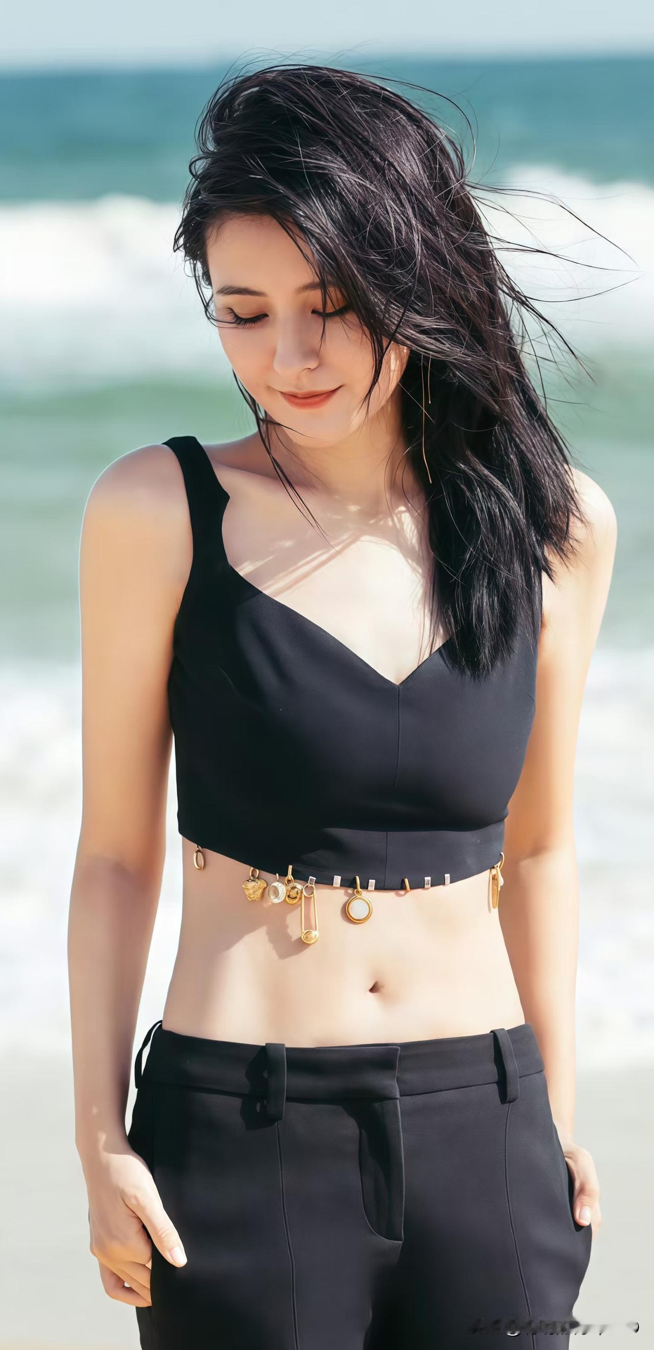 热依扎魅力十足