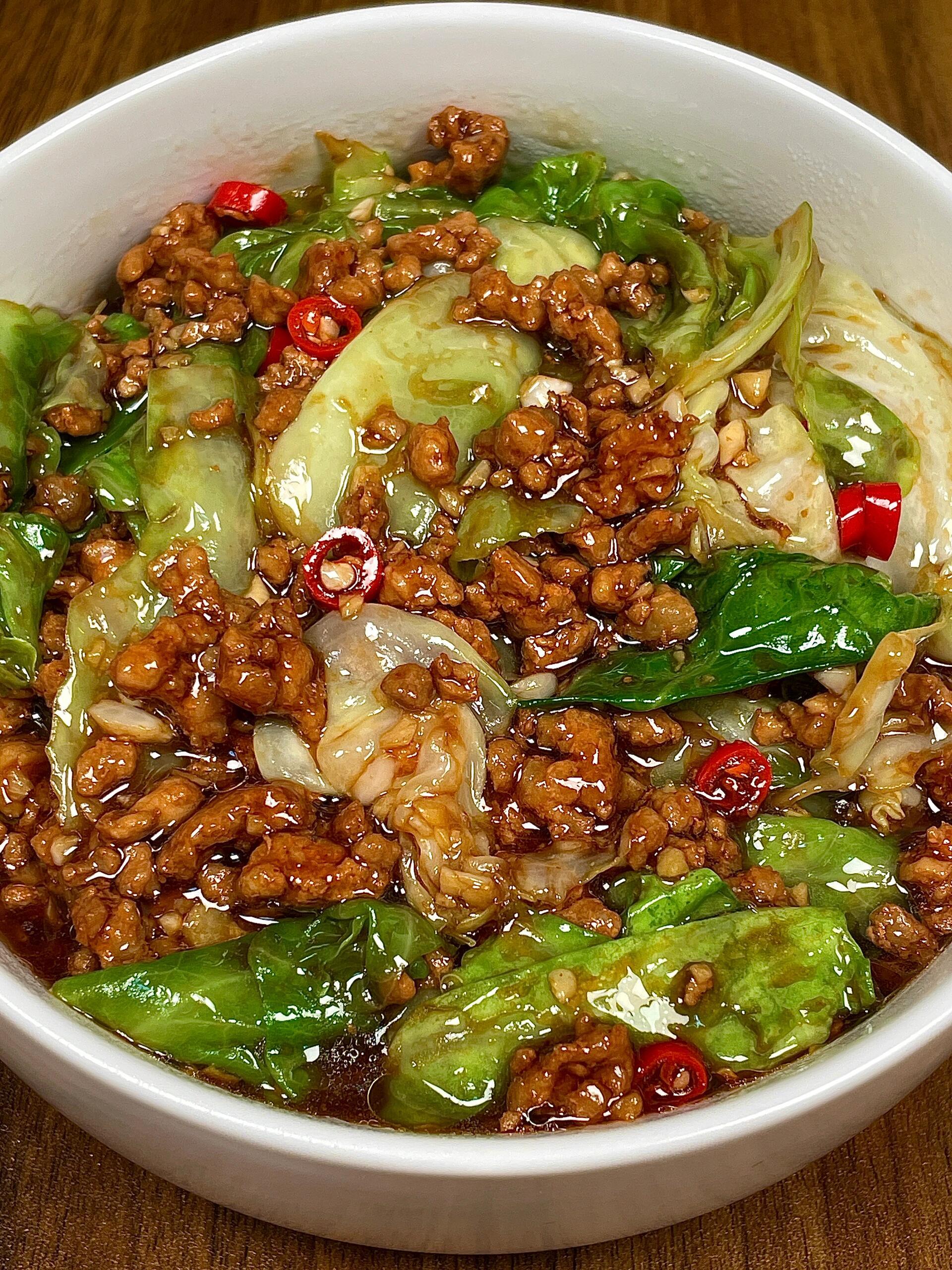肉末包菜。巨巨巨好吃😋😋😋拌米饭吃嘎嘎香。喜欢的家人们赶紧行动起来吧。我的