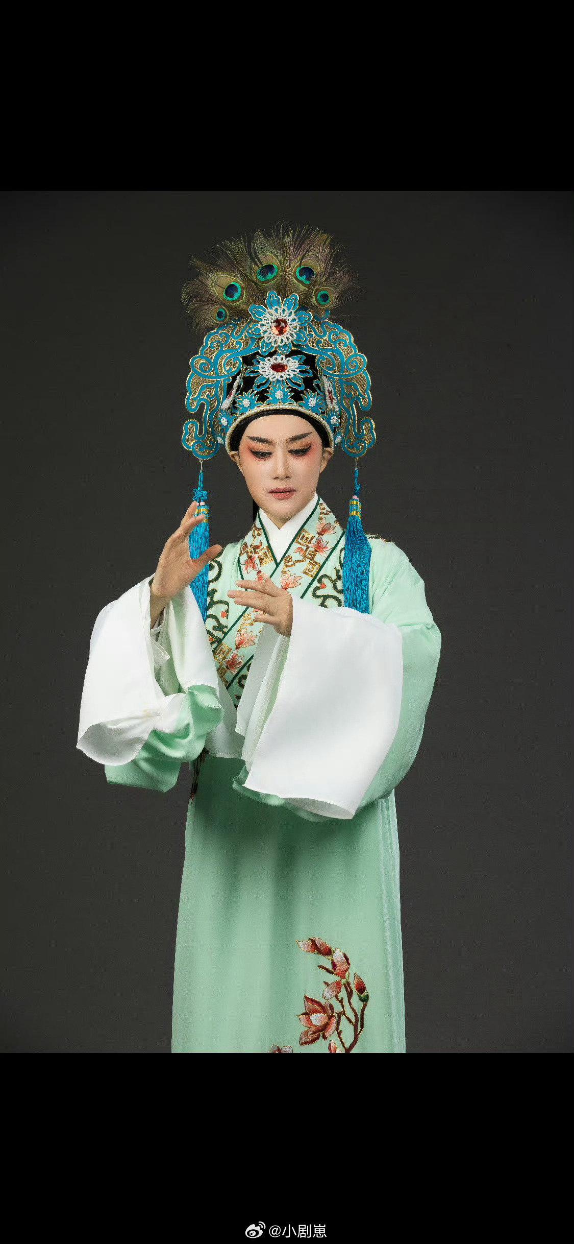 找到我在春晚的老熟人了 每年最期待的就是越剧春晚，熟悉的演员一出场就特别亲切，坐