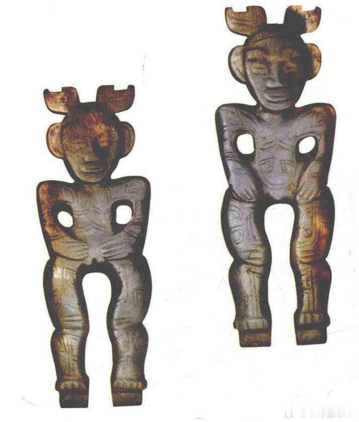 阴阳玉人  妇好墓阴阳玉人是一件商代晚期（约公元前13世纪）的玉石雕刻精品，19