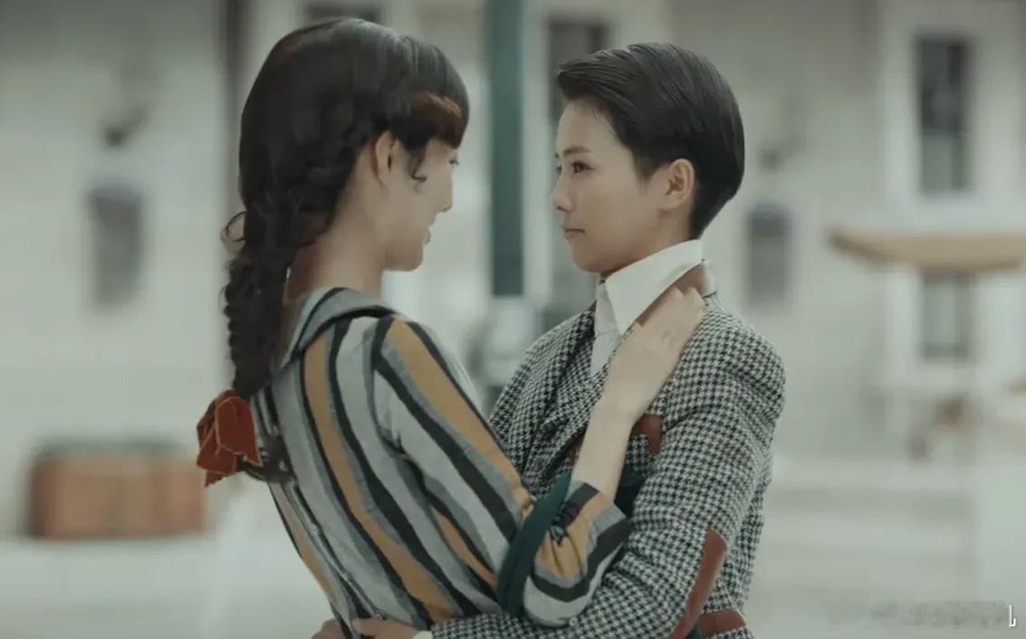 骂白鹿没演技的，建议去看下《烈火军校》，剧播的好不好真不是演员一个人的问题编剧导