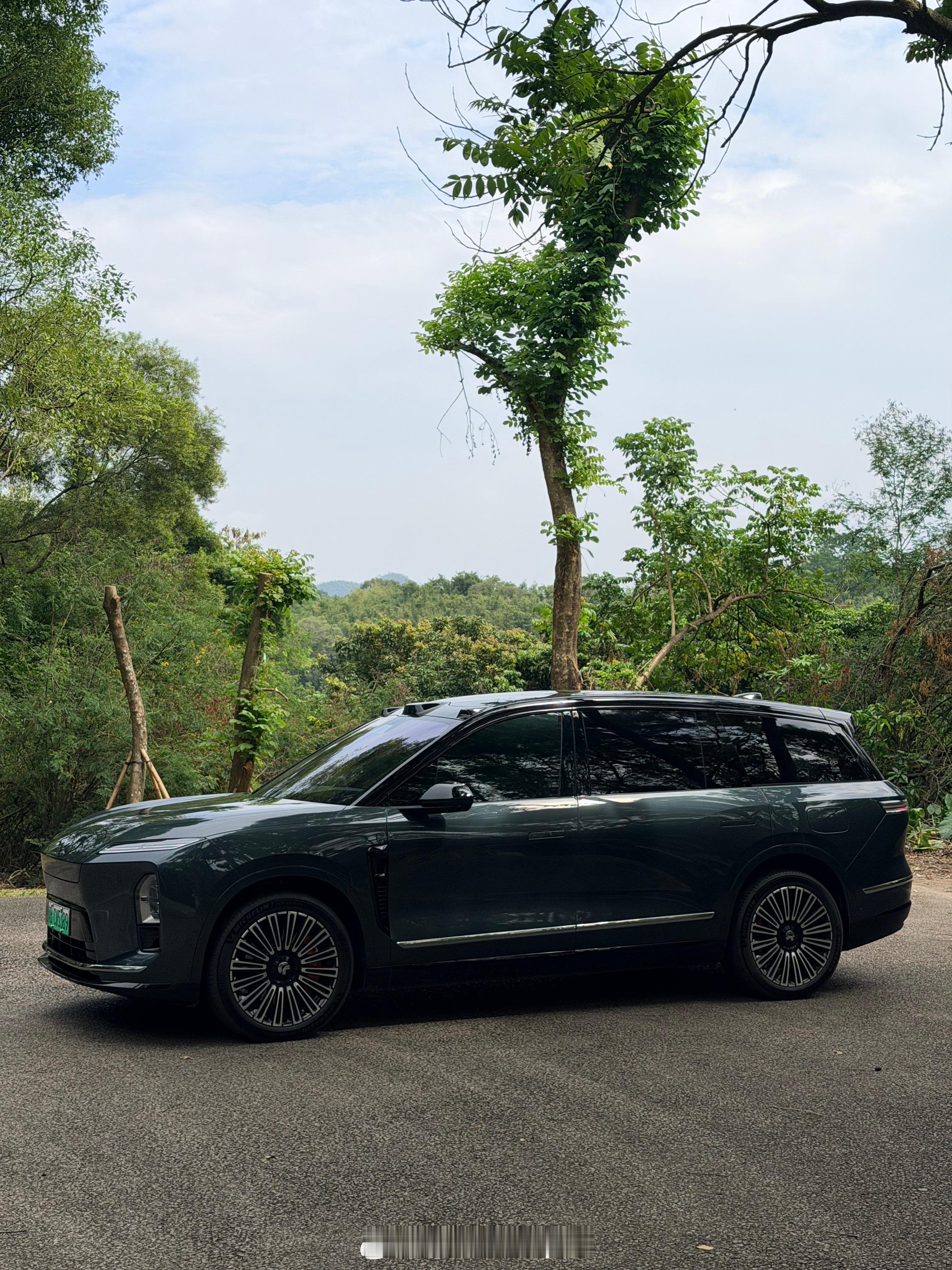 希望蔚来的三代平台出一个小点的电池，我那 ES8 用个大电池还是 稍微有点浪费，