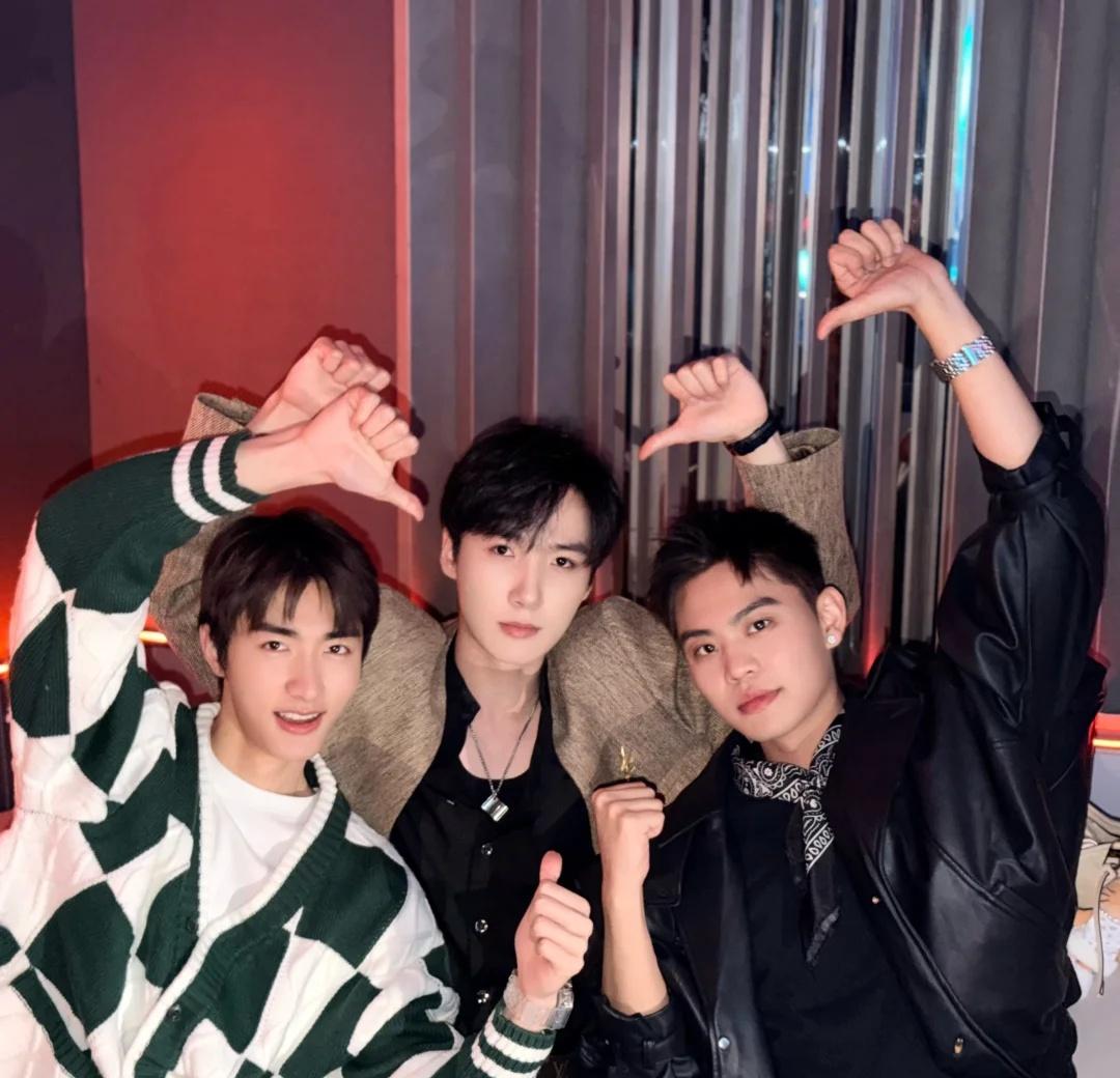 三人叒叕合体
❤️❤️❤️
演员 音乐剧 文邺辰 王禹森