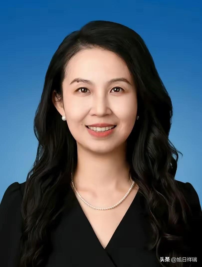 周婷，广东英才！汕头市的骄傲！
周婷，1982 年，广东汕头人，上海大学微电子学