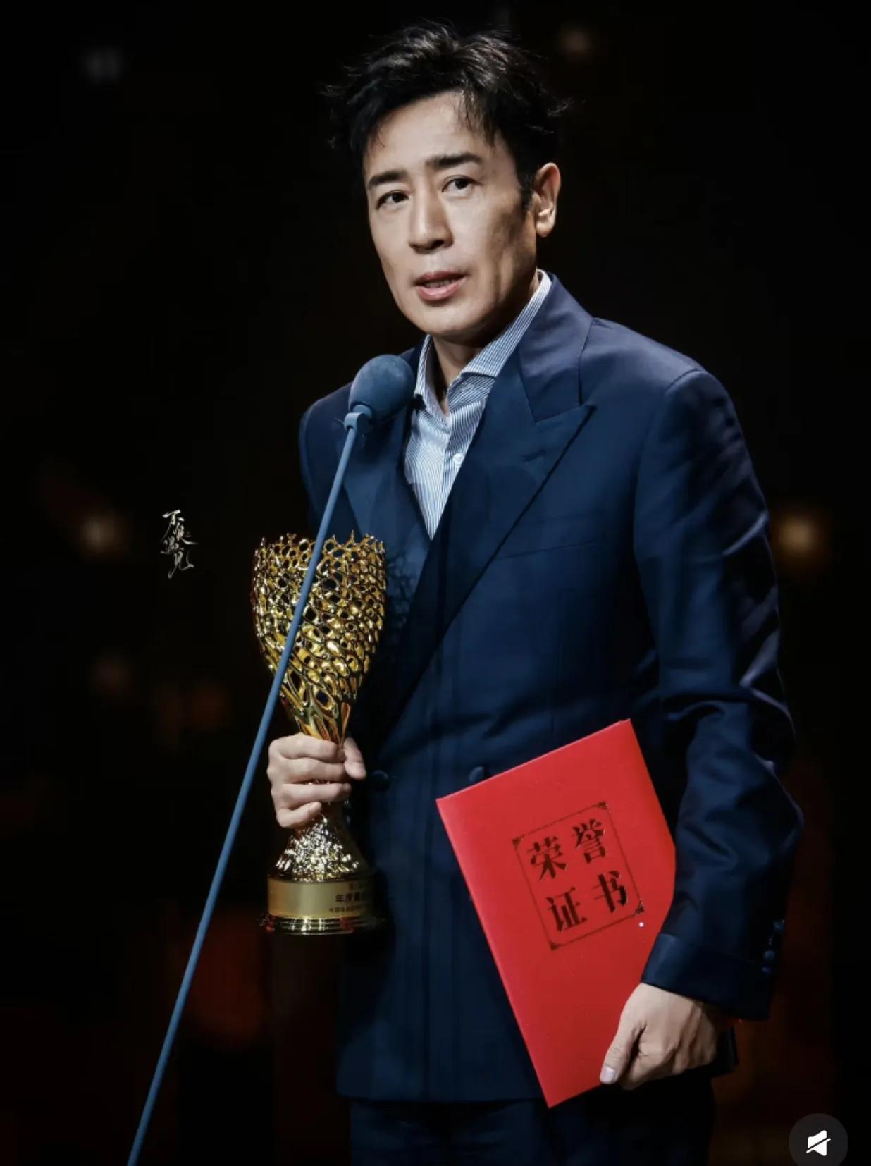 于和伟icon再拿影帝
最开心的不是第一个起身鼓掌的张艺谋icon，也不是给他颁