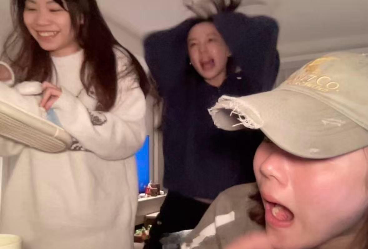 哈哈哈哈去年的老照片 我们也不知道在疯什么 