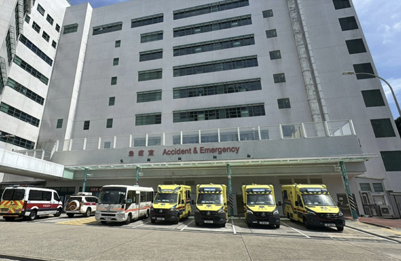#香港26岁男子坠海身亡# 【香港黄石码头附近26岁男子坠海后送院不治！警方正调