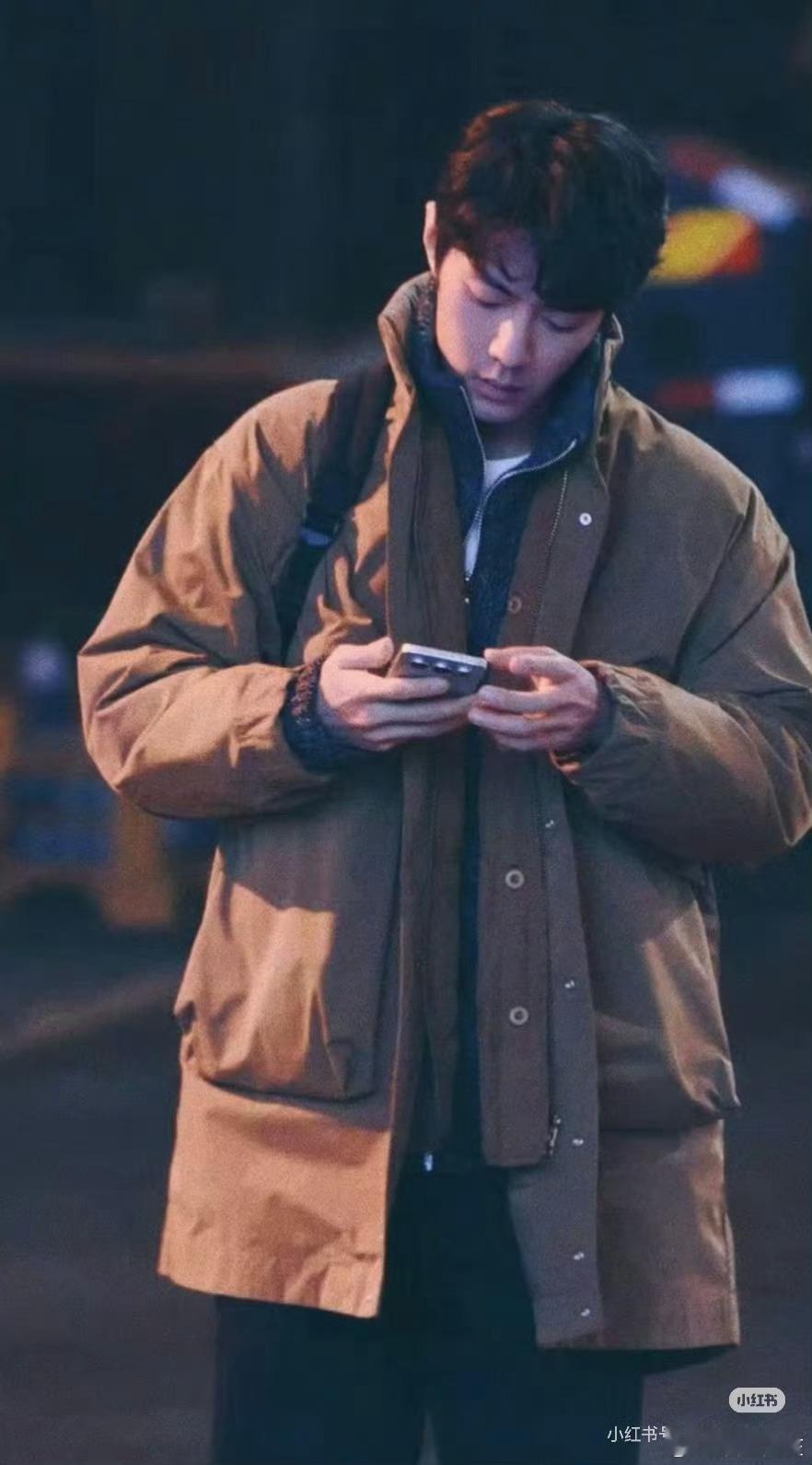 上班就是这样，连肖战这种level的帅哥也能折磨成规培面容