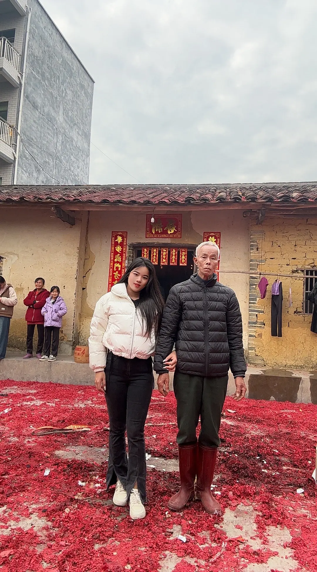 我不止会上班，会喝酒，还会做饭，也可以陪你喝酒到凌晨三四点倾听你这些年...