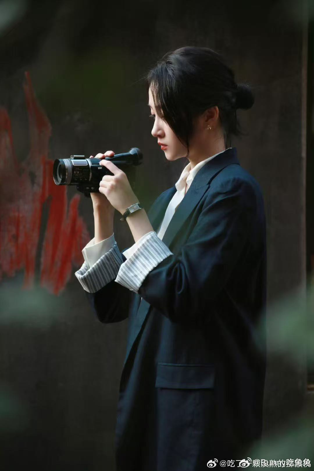 关晓彤严晓丹一哭我也跟着哭 看着严晓丹默默掉泪，那种无能为力的感觉，真的太好哭了