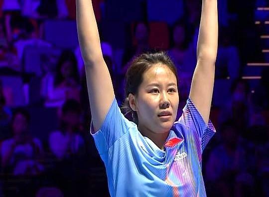 陈幸同4-1完胜蒯曼，挺进决赛死磕张本美和
同姐拿着拍子往台前一站，直接把落点卡