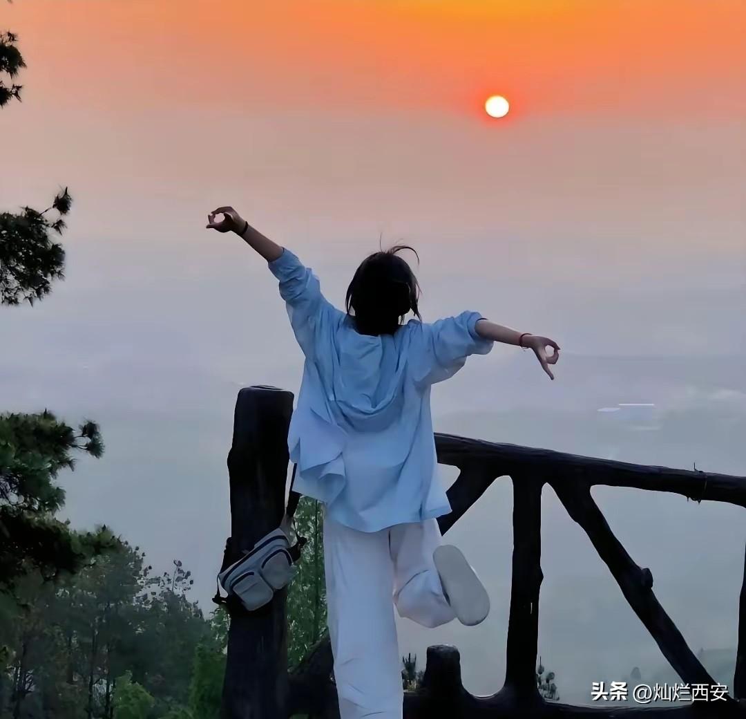 如何判断：
别人突然找你是不是好事？

办法很简单：
好事，
永远是开门见山的。