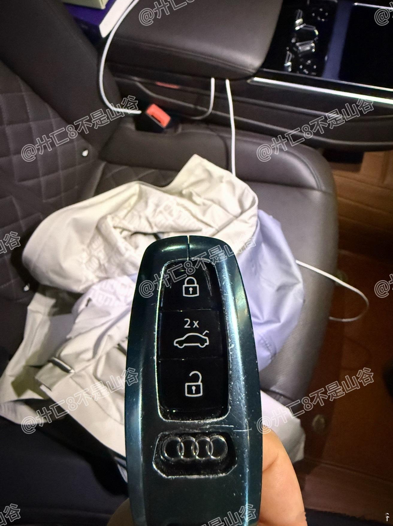 看得出来很pf了，先不说八分氪金能力早就数一数二了，按照这个理论，不靠割粉丝韭菜