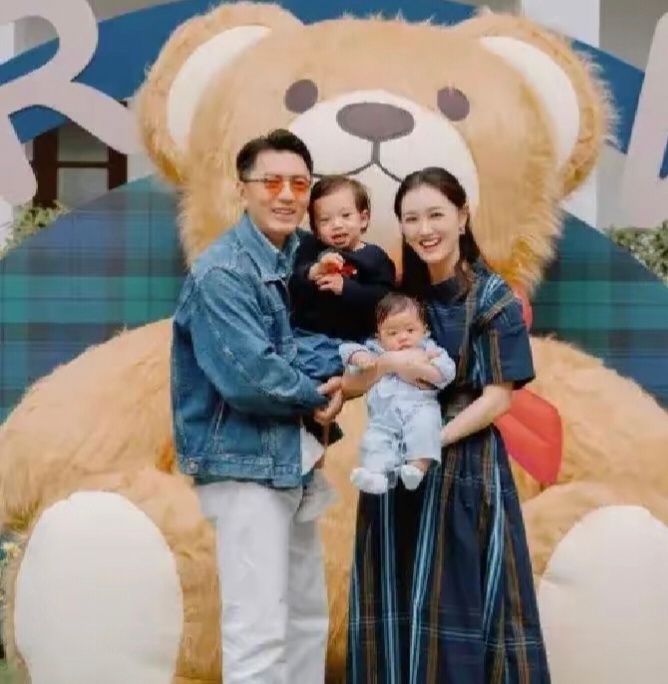 香港知名女星张宝儿6500万豪宅改成游乐场，两个儿子足不出户玩到疯，“原来孩子在