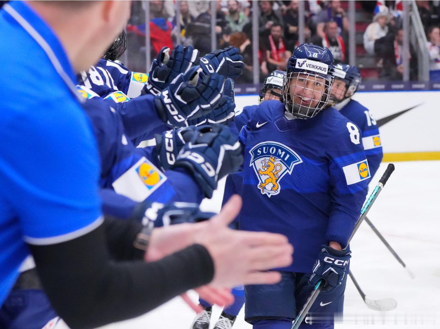 IIHF说明书 ——🇫🇮埃利·苏奥兰塔出生于2002年6月17日，身高168