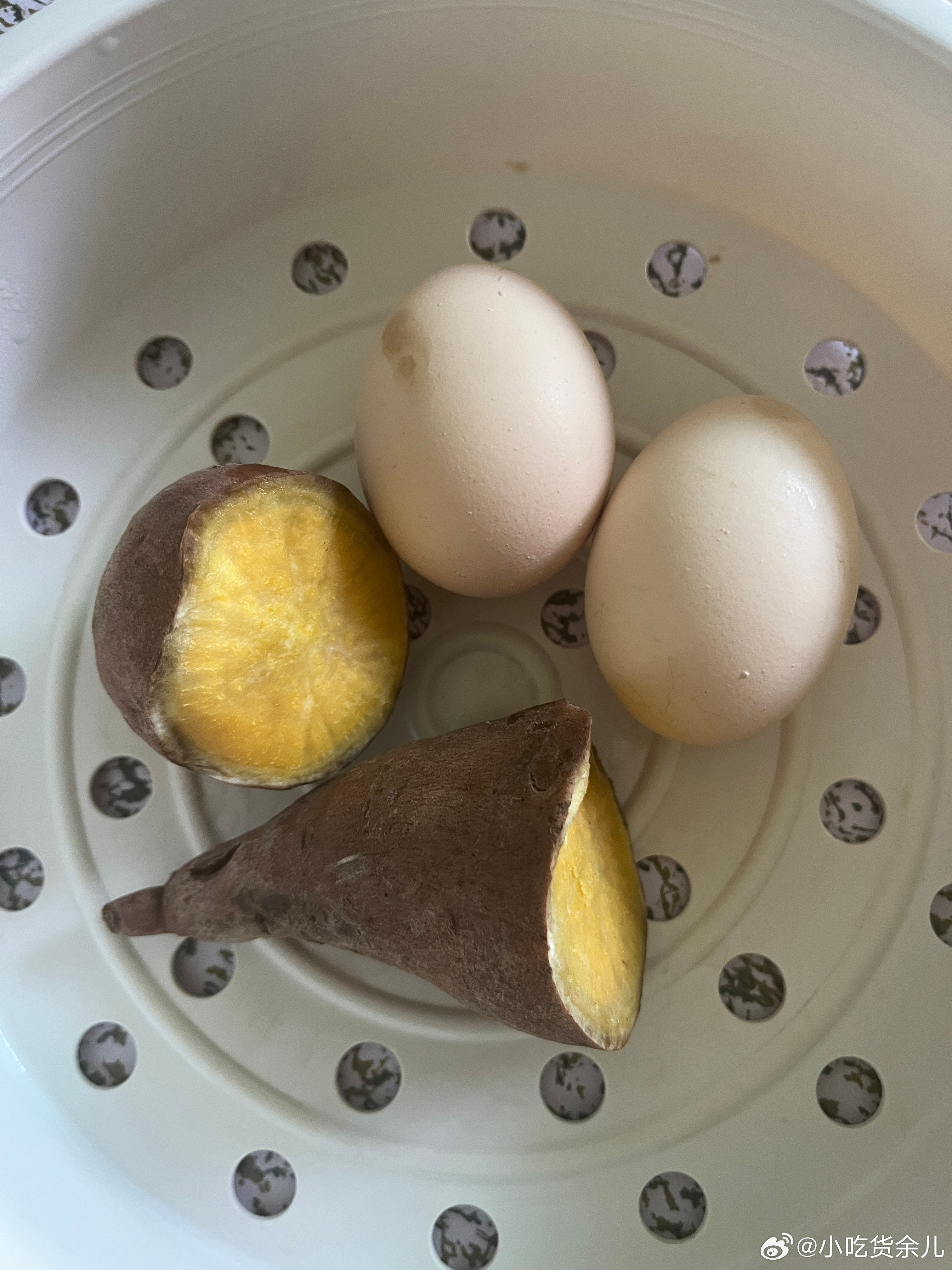 吃草了，今天真的开始减肥，不能这样胖下去，不能自欺欺人，两个水煮蛋会不会多胡歌女