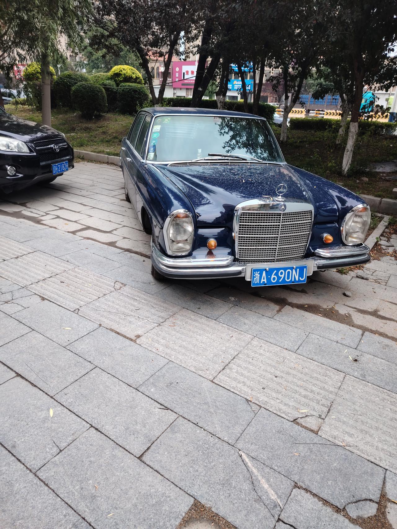 喜欢吗大家？复古小轿车🚗。