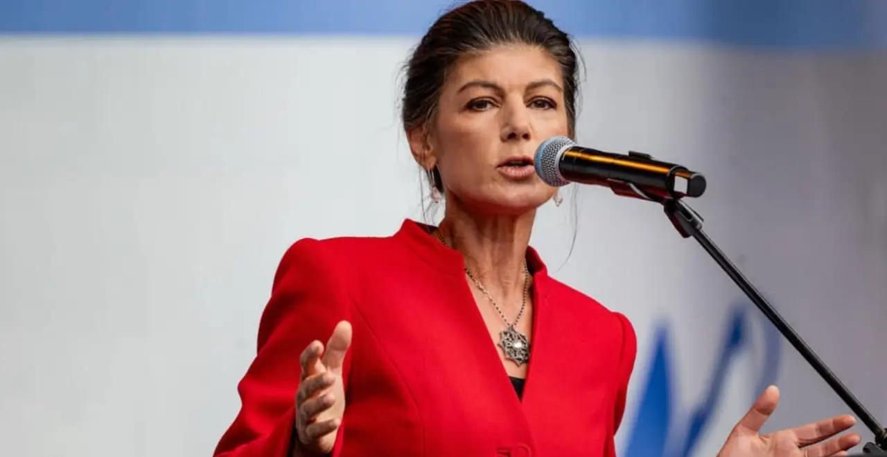 【卓尔不群】
2月4日，德国“萨拉·瓦根克内希特联盟”党领导人瓦根克内希特向德国