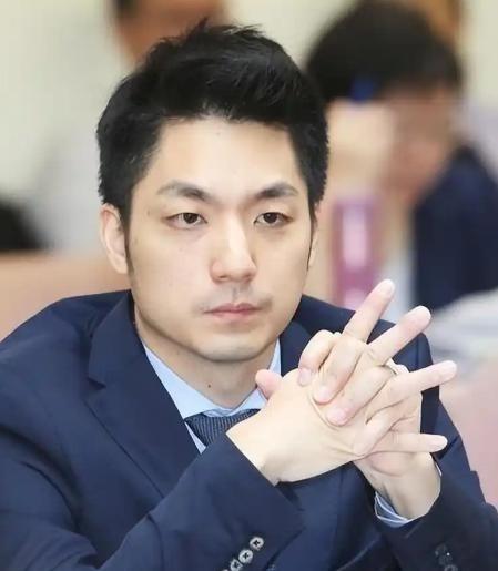 台北市长蒋万安撂了句狠话！他表示，如果大陆军机继续在台海绕飞演习，他就要停掉创办