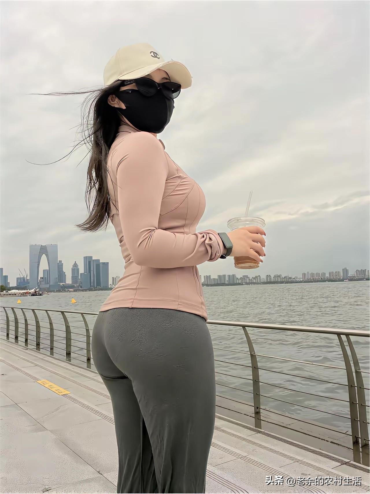 家庭过不好
肯定是有原因的
在两口子当中
肯定有一个人是蠢货
肯定有一个人是杠精