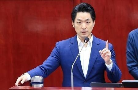台北市长蒋万安接受专访谈到两岸时曾表示，“我是台湾人，我就是中华民国的国民。”这