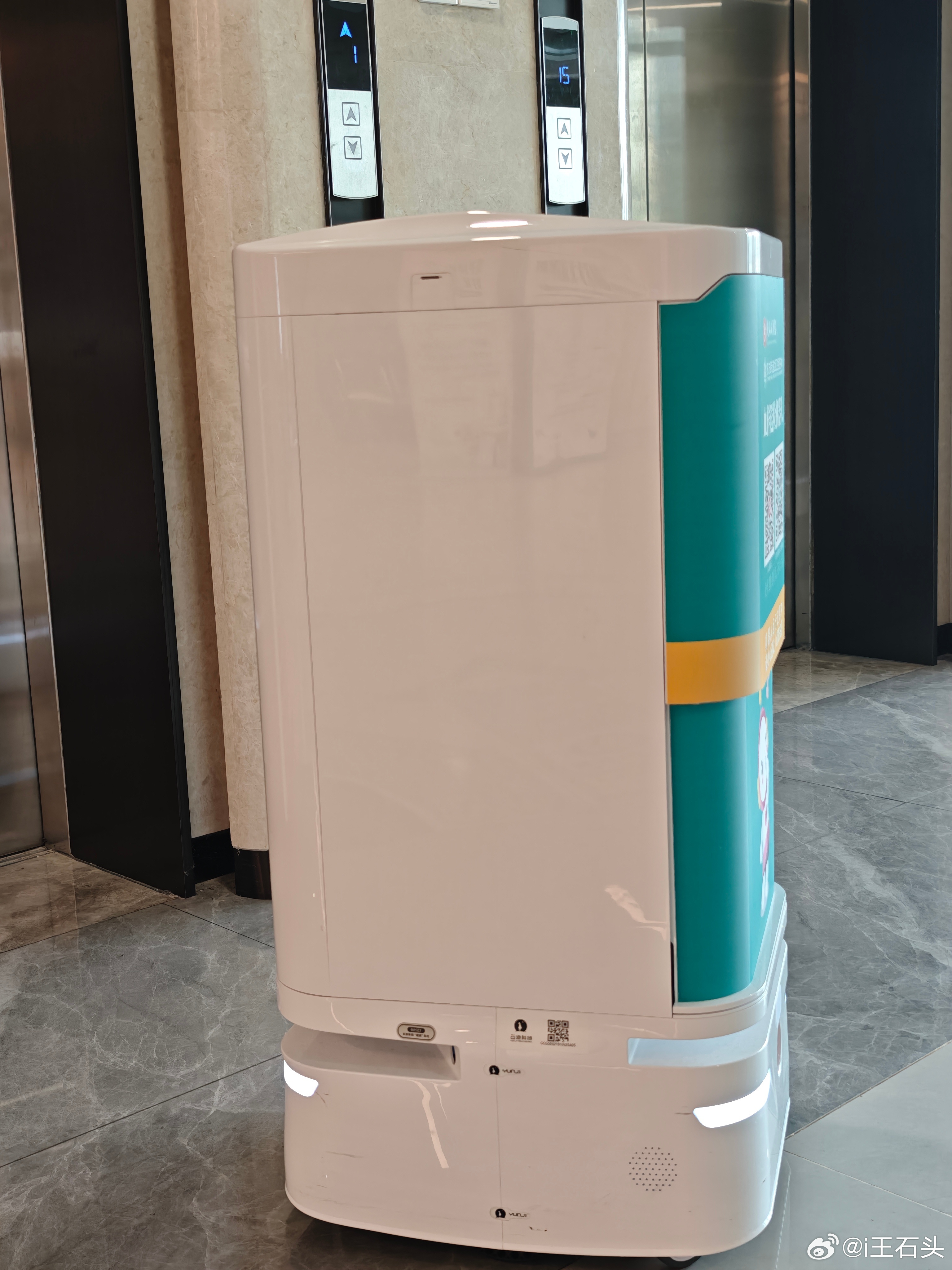 刚去社区医院，发现送样本也用了这种机器，现在酒店送外卖，医院送样本，很多都用的这