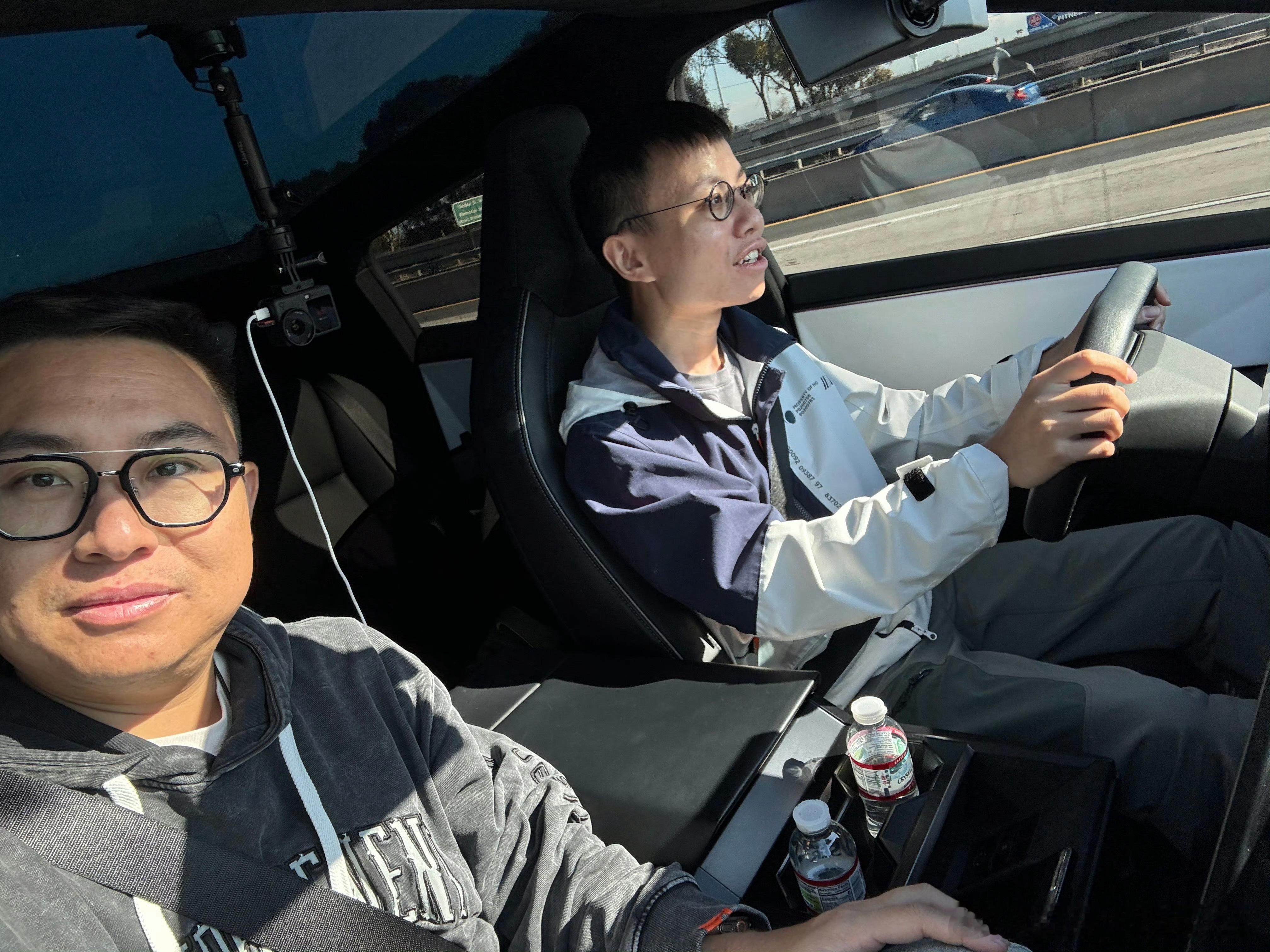 Cybertruck+FSD V14.1.7 一次搞定论租车的技巧（全靠蒙） 