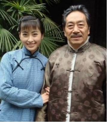 2013年，年轻貌美的饶芯语，开始追求已经67岁的王奎荣，还对王奎荣说：“车子、