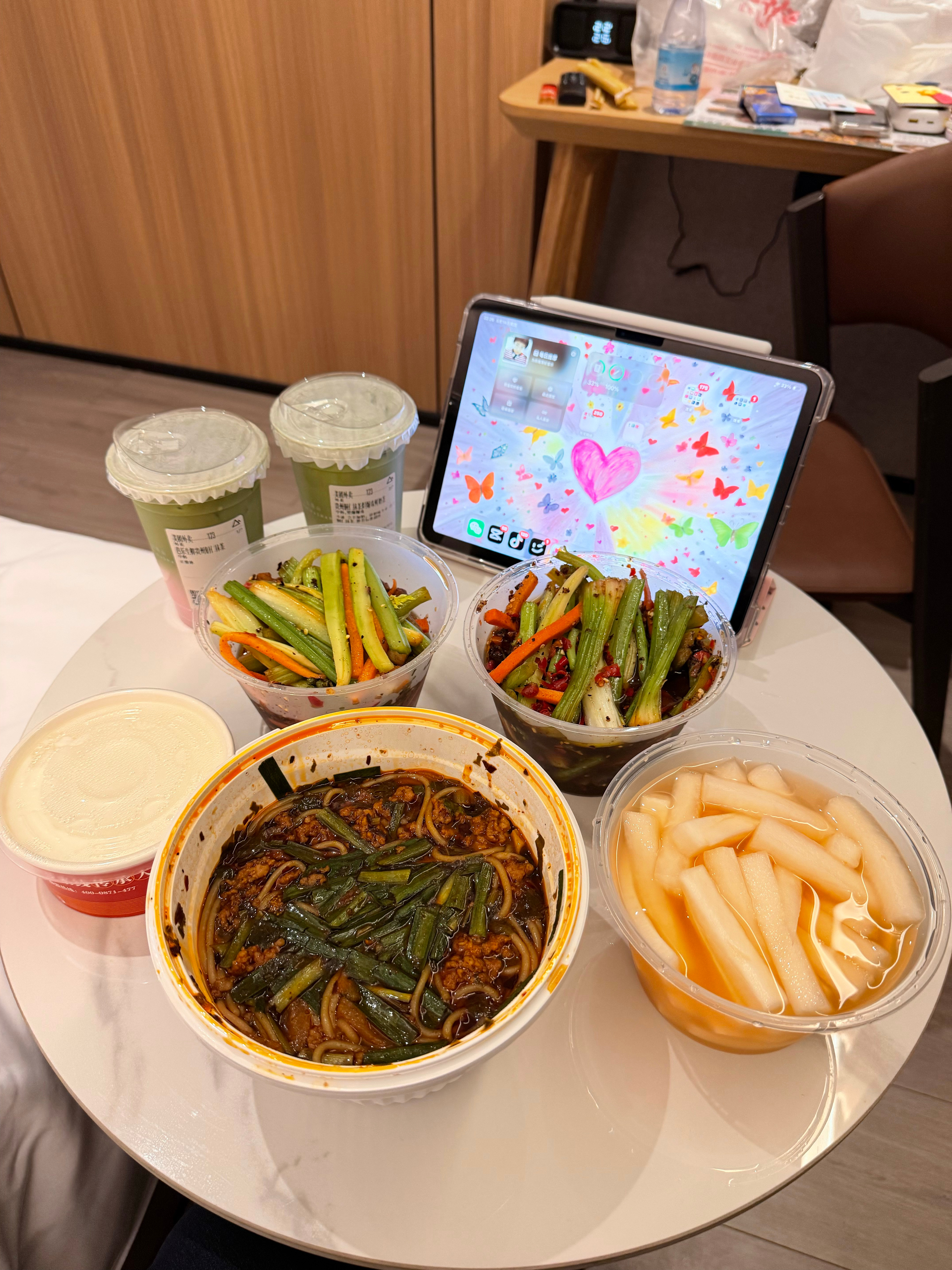 人还没到酒店外卖先到了 昆明我宣你