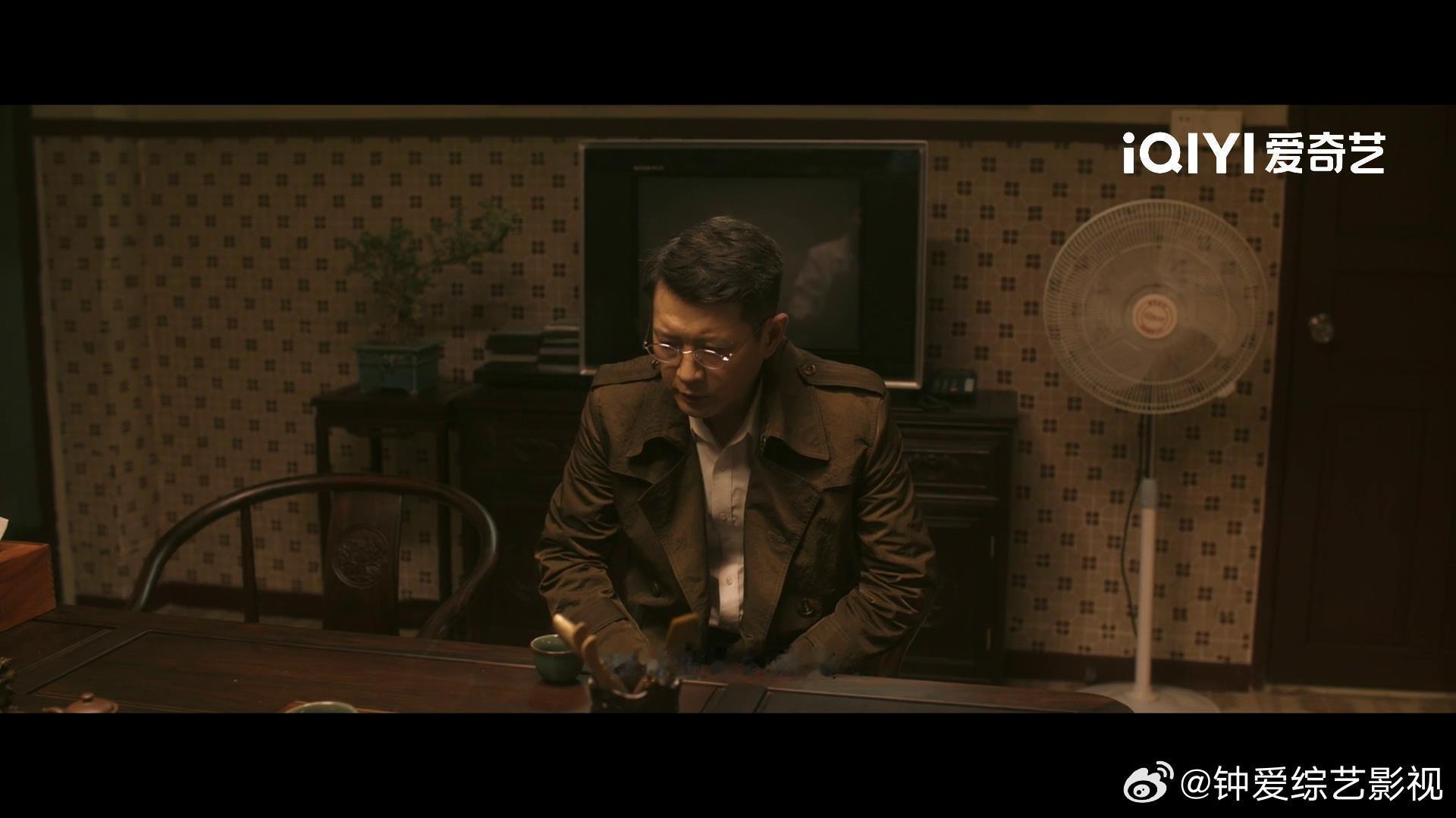 #不可告人迷雾剧场雾都排面# 重庆观音桥大屏上的《不可告人》真是太吸睛了！这剧简