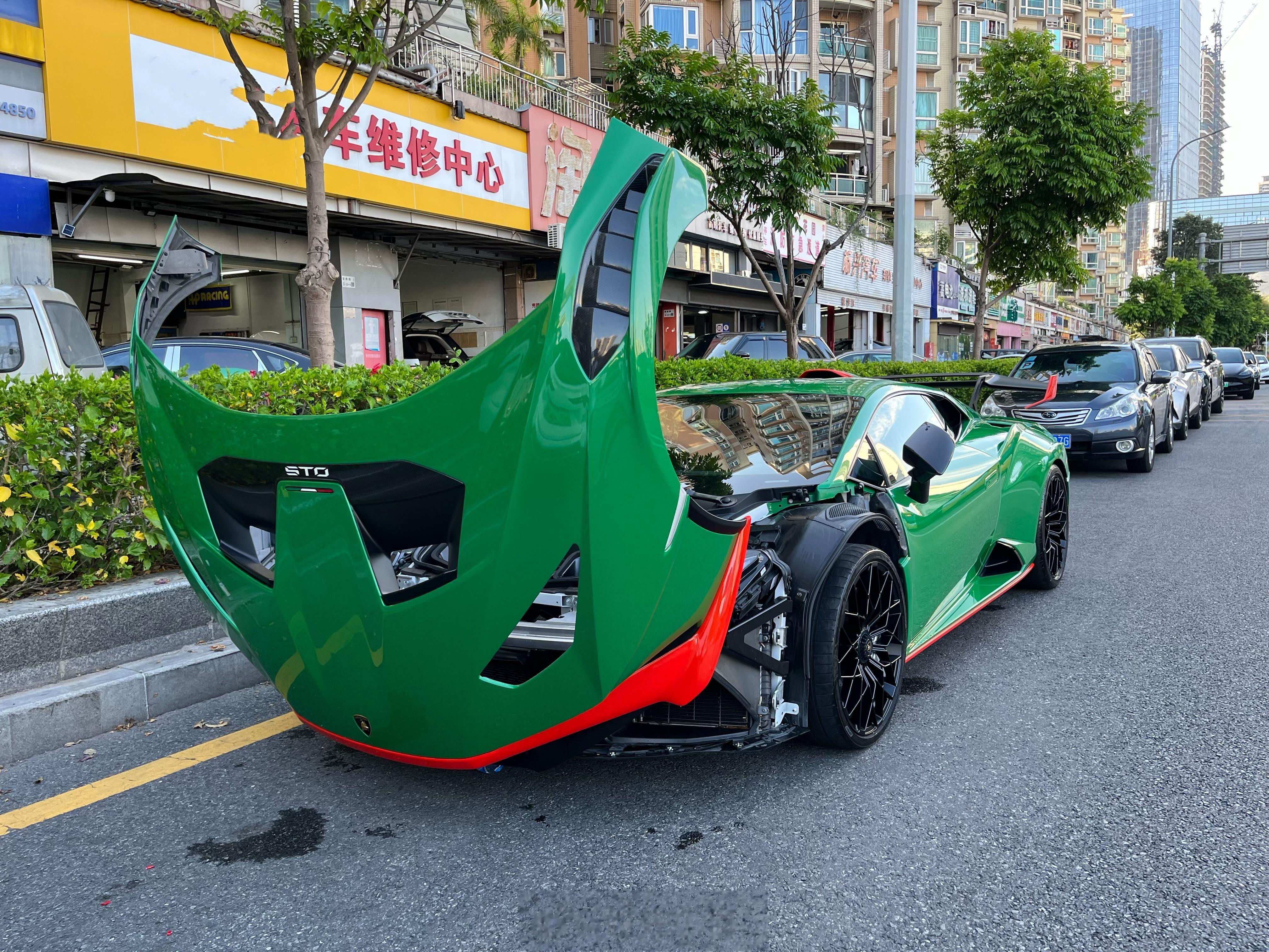 Morning~Huracan STO蓝外/黑蓝2022年4月上牌，8000公里