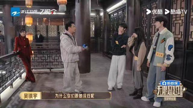 吴镇宇别笑了你是来干嘛的谁懂啊！喜宴戏里吵得不可开交，戏外吴镇宇和郝蕾却笑到停不