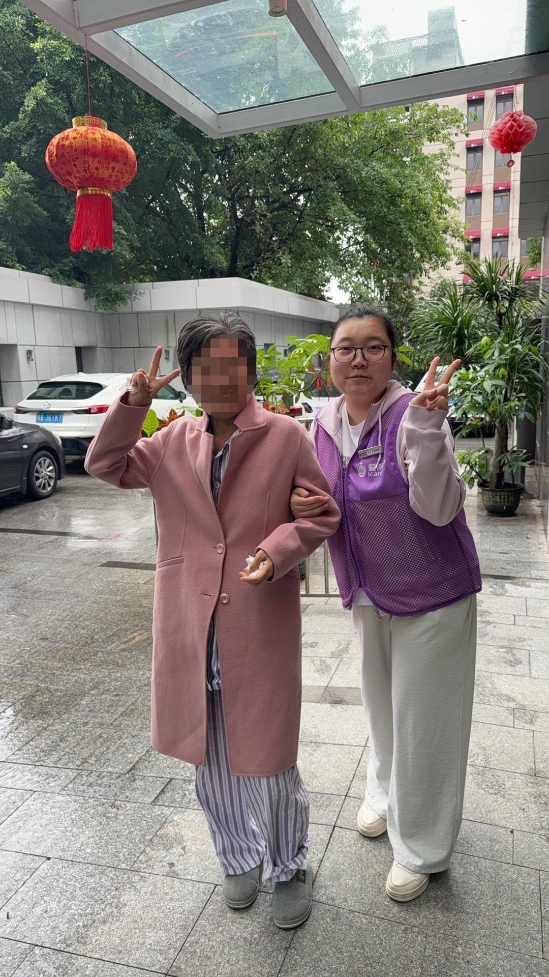 什么样的心态,活得更愉悦?
笑对生死是人生最豁达的心态

昨天早上查房，与一位晚