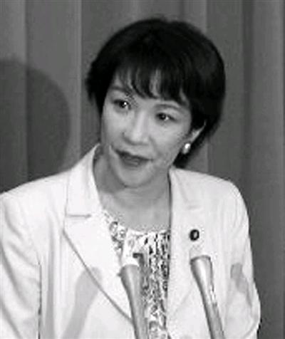 。日本首相高市早苗出尔反尔，阴阳怪气，对中国没有一点诚意。在亚太经合组织会议期间