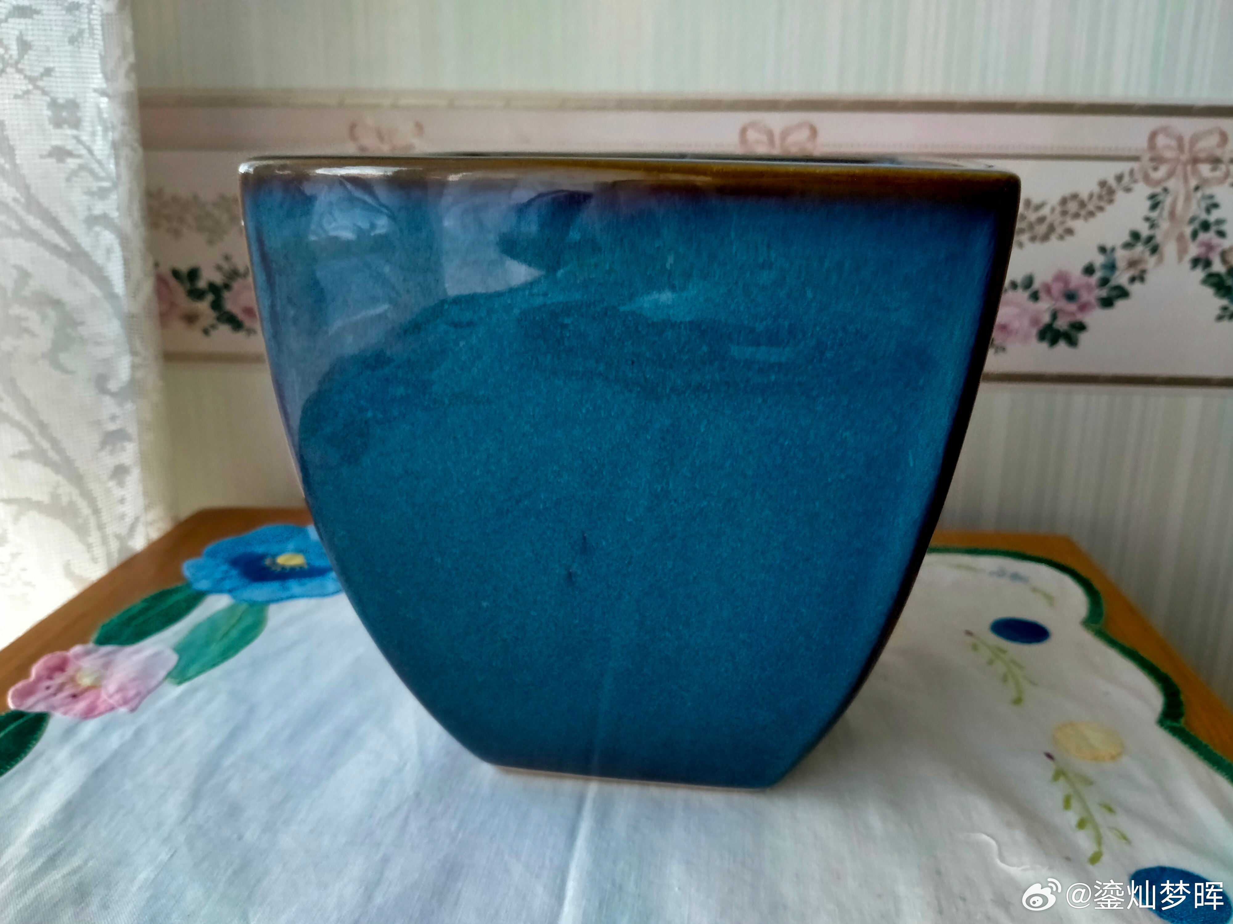 每周鉴赏收藏精品之北宋钧窑蓝釉方花盆        本件北宋钧窑蓝釉方花盆，具有