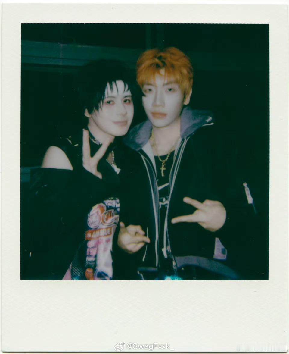 杨和苏和小精灵最新合影来啦！杨和苏