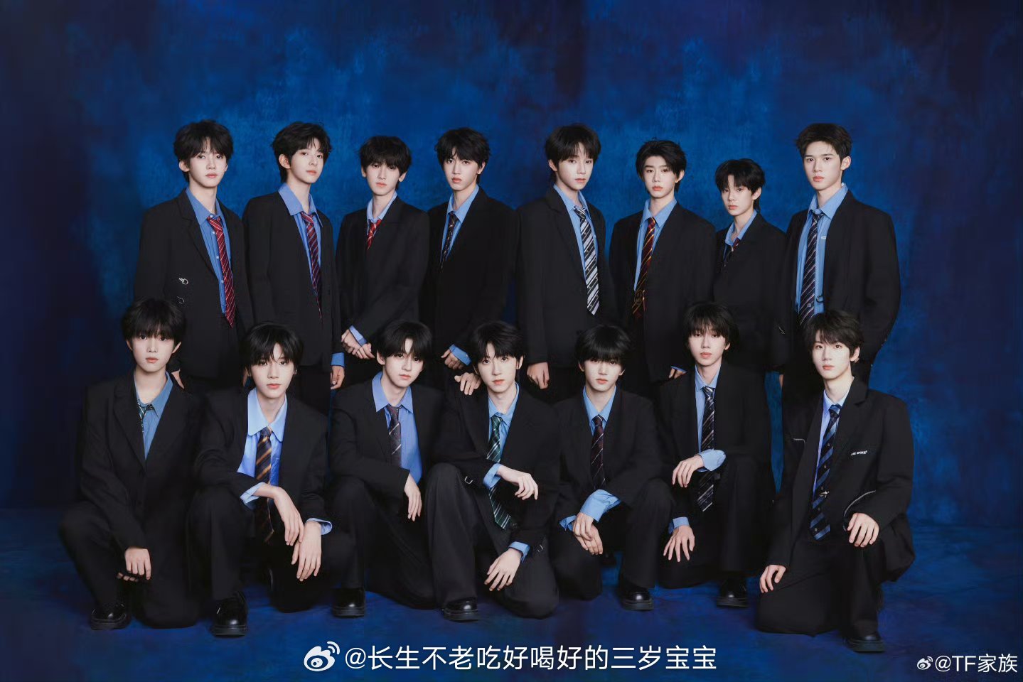 TF四代公式照站位说真的，不管站哪个位置，这15个少年站在一起就是青春最好的样子