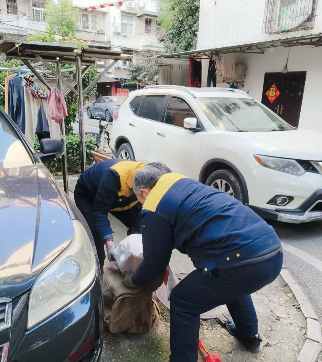 我们到一个优质业主家收物业费，他说了一句话，本来以往这个时候我早就交了，现在不交